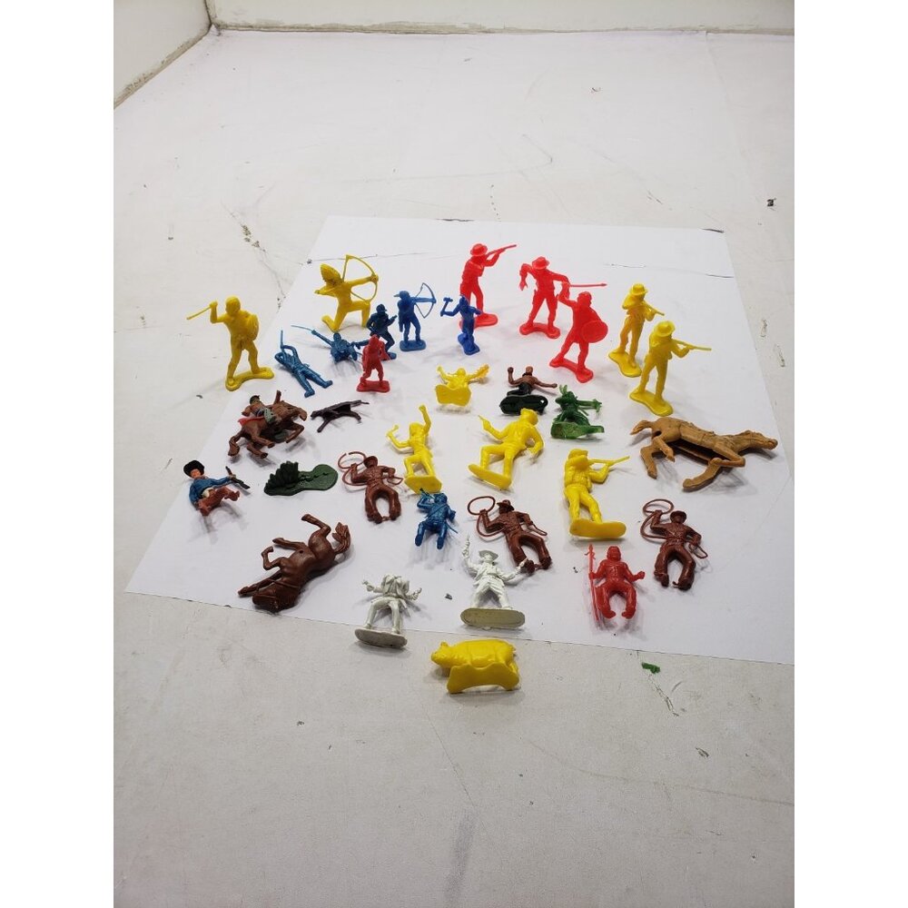 Vintage Lot 32 Plastic Tim-Mee Toys Cowboys & Indians Horses 3"  Red Yellow
